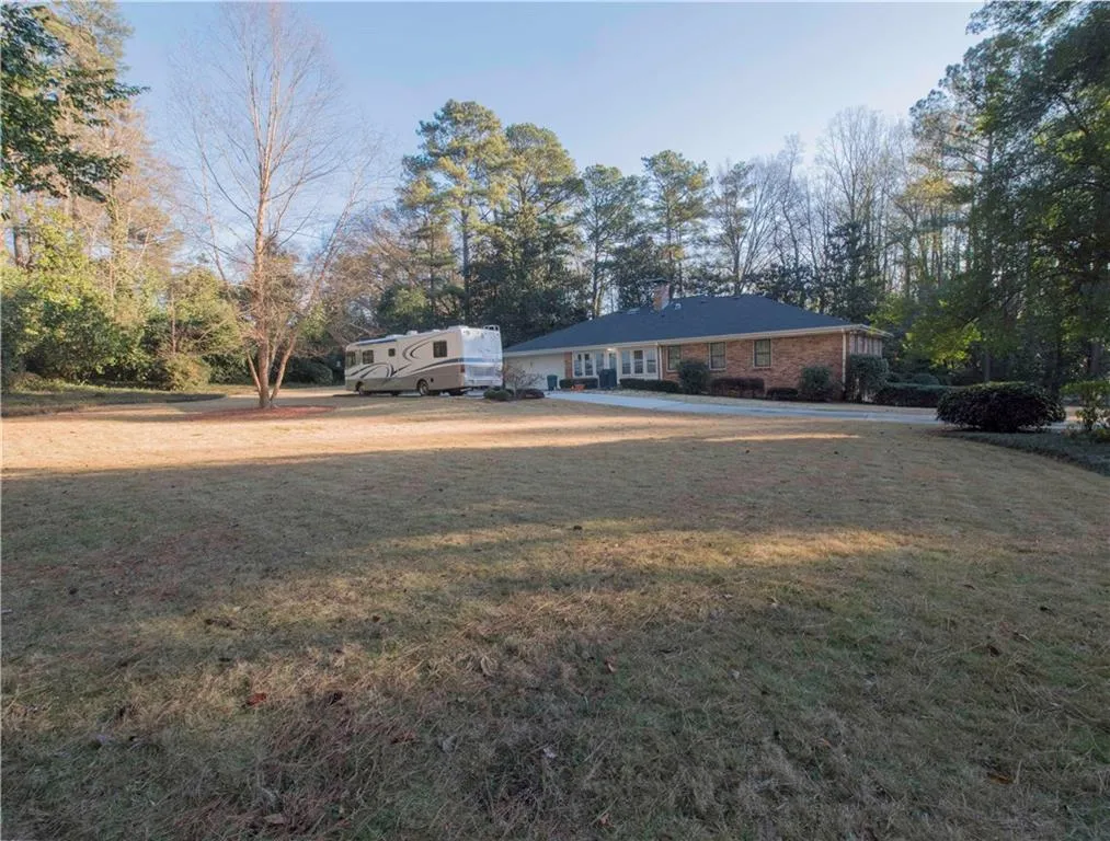 5660 Lake Forrest Drive, Sandy Springs, Georgia 30342, 4 Bedrooms Bedrooms, ,3 BathroomsBathrooms,Residential,Sold,5660 Lake Forrest Drive,5951207