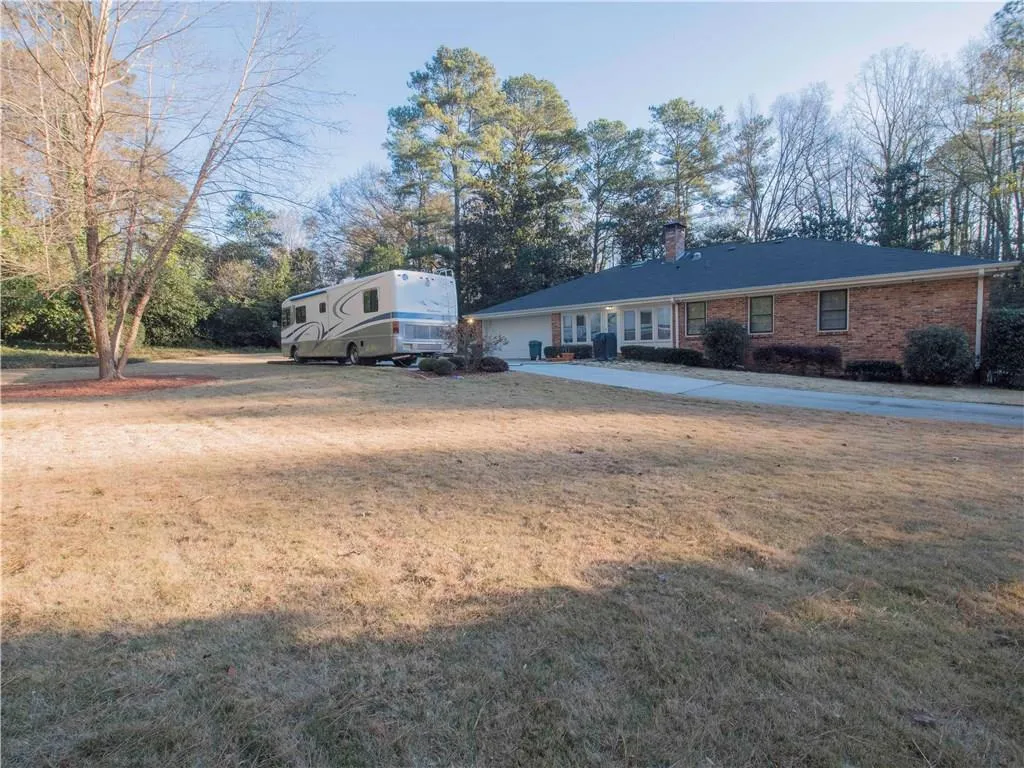 5660 Lake Forrest Drive, Sandy Springs, Georgia 30342, 4 Bedrooms Bedrooms, ,3 BathroomsBathrooms,Residential,Sold,5660 Lake Forrest Drive,5951207