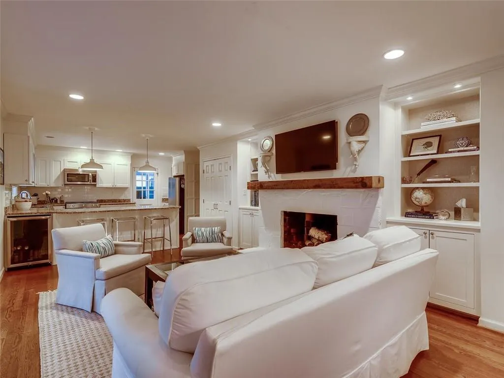 510 Forest Hills Drive, Sandy Springs, Georgia 30342, 3 Bedrooms Bedrooms, ,2 BathroomsBathrooms,Residential,Sold,510 Forest Hills Drive,6813418