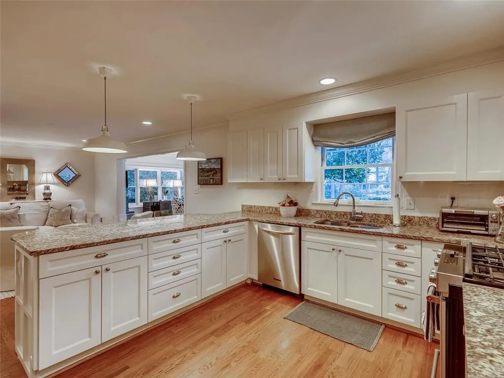 510 Forest Hills Drive, Sandy Springs, Georgia 30342, 3 Bedrooms Bedrooms, ,2 BathroomsBathrooms,Residential,Sold,510 Forest Hills Drive,6813418