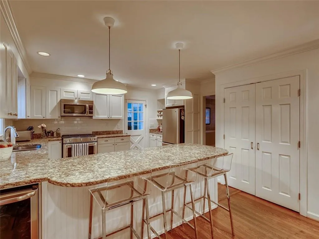 510 Forest Hills Drive, Sandy Springs, Georgia 30342, 3 Bedrooms Bedrooms, ,2 BathroomsBathrooms,Residential,Sold,510 Forest Hills Drive,6813418