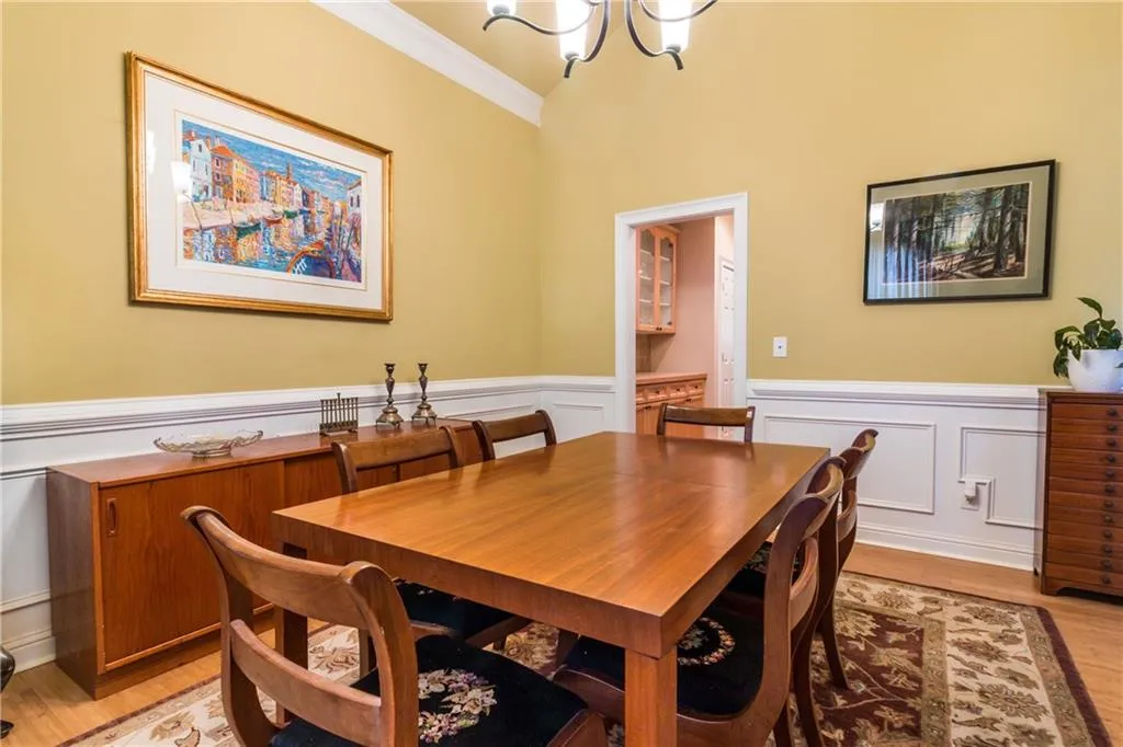 6250 Glen Oaks Lane, Sandy Springs, Georgia 30328, 4 Bedrooms Bedrooms, ,3 BathroomsBathrooms,Residential,Sold,6250 Glen Oaks Lane,5933340