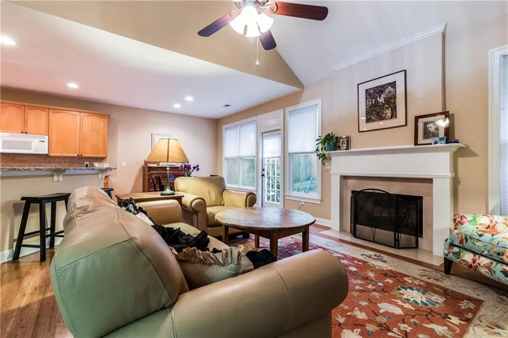 6250 Glen Oaks Lane, Sandy Springs, Georgia 30328, 4 Bedrooms Bedrooms, ,3 BathroomsBathrooms,Residential,Sold,6250 Glen Oaks Lane,5933340