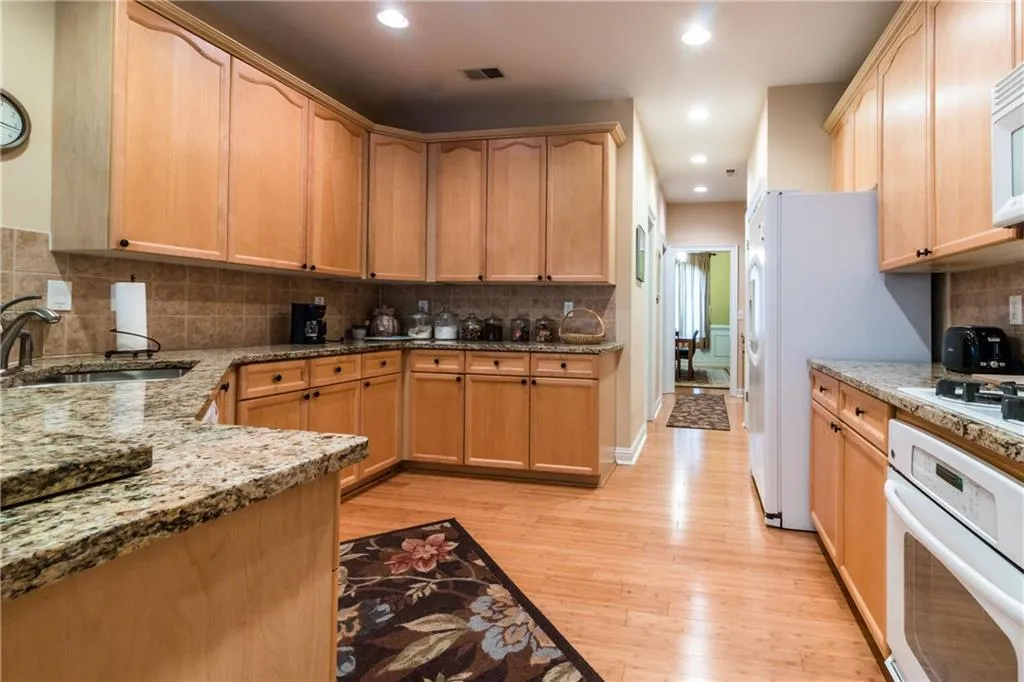 6250 Glen Oaks Lane, Sandy Springs, Georgia 30328, 4 Bedrooms Bedrooms, ,3 BathroomsBathrooms,Residential,Sold,6250 Glen Oaks Lane,5933340