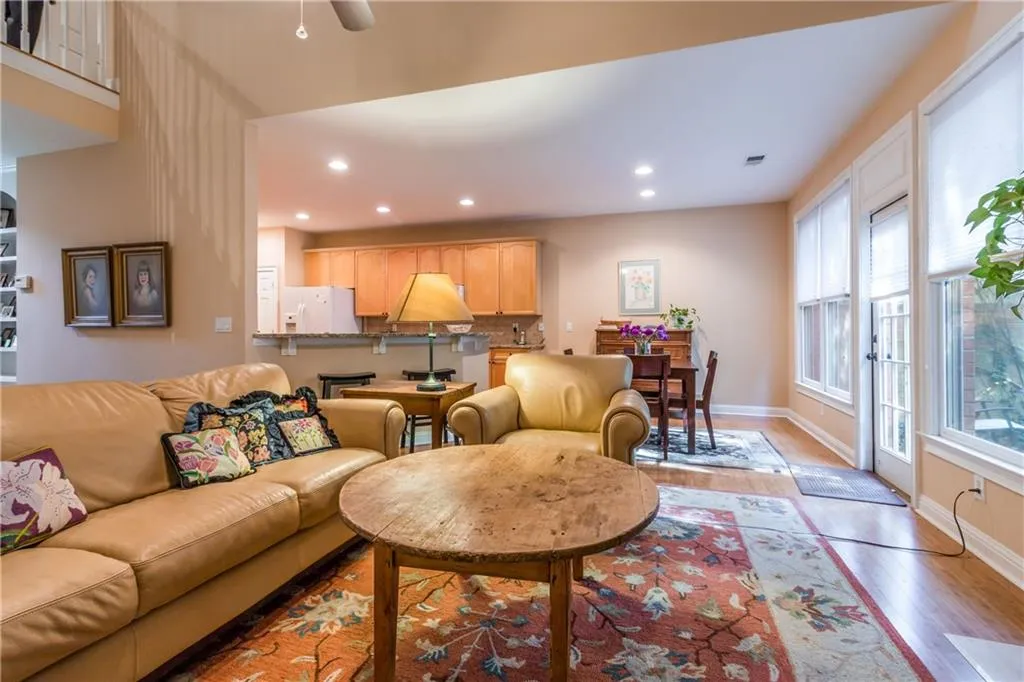 6250 Glen Oaks Lane, Sandy Springs, Georgia 30328, 4 Bedrooms Bedrooms, ,3 BathroomsBathrooms,Residential,Sold,6250 Glen Oaks Lane,5933340