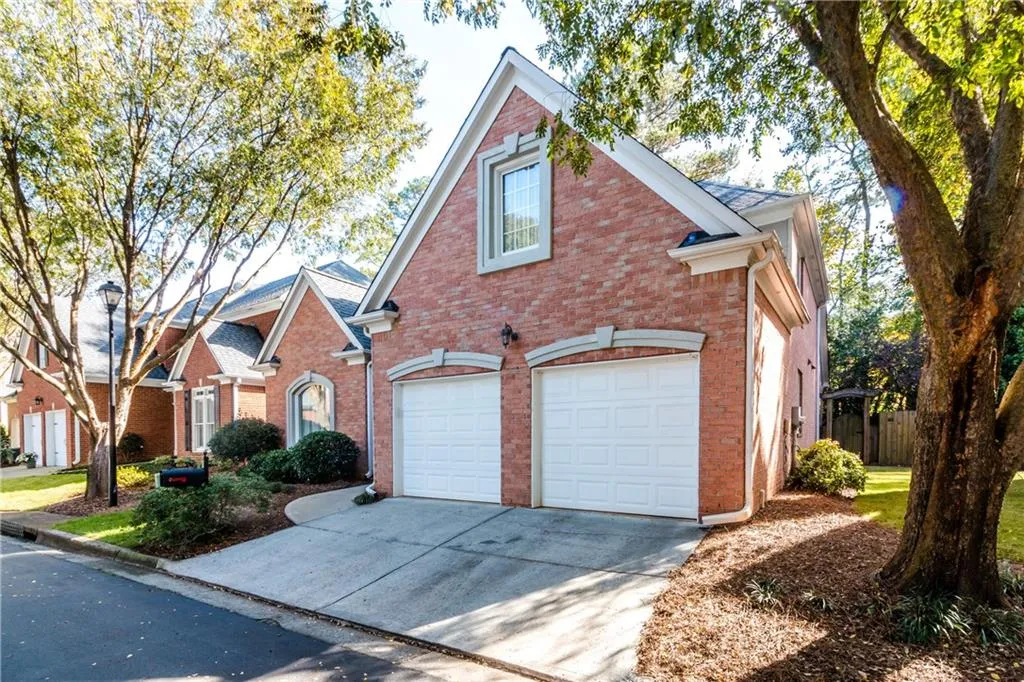 6250 Glen Oaks Lane, Sandy Springs, Georgia 30328, 4 Bedrooms Bedrooms, ,3 BathroomsBathrooms,Residential,Sold,6250 Glen Oaks Lane,5933340