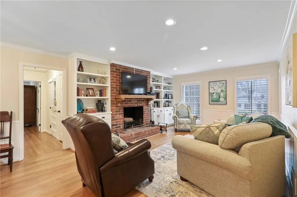 6385 River Overlook Drive, Sandy Springs, Georgia 30328, 5 Bedrooms Bedrooms, ,4 BathroomsBathrooms,Residential,Sold,6385 River Overlook Drive,6685826