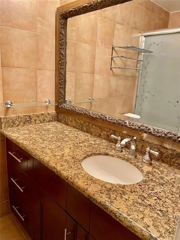 5671 Kingsport Drive, Atlanta, Georgia 30342, 2 Bedrooms Bedrooms, ,1 BathroomBathrooms,Residential,Sold,5671 Kingsport Drive,6874303