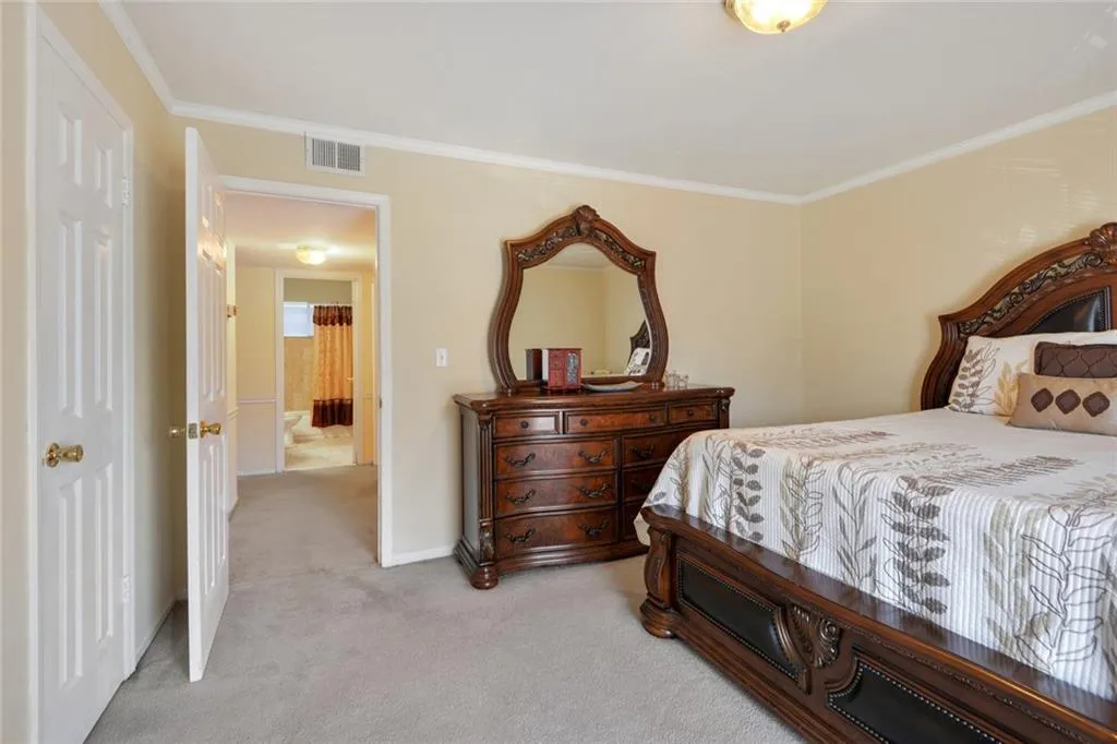 5531 Kingsport Drive, Sandy Springs, Georgia 30342, 2 Bedrooms Bedrooms, ,1 BathroomBathrooms,Residential,Sold,5531 Kingsport Drive,6716768