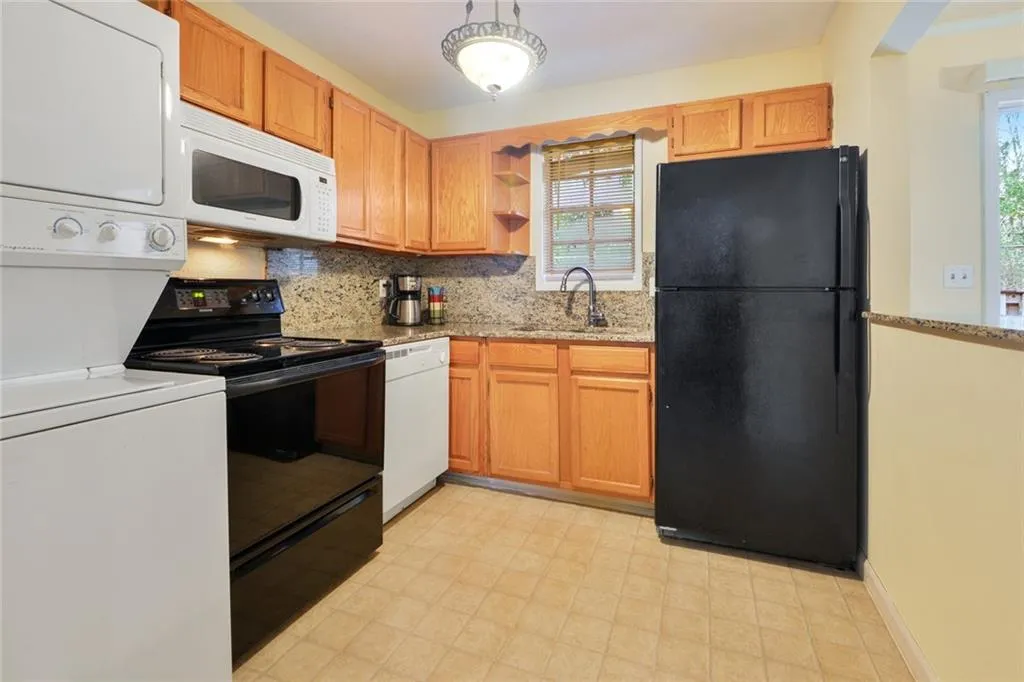 5531 Kingsport Drive, Sandy Springs, Georgia 30342, 2 Bedrooms Bedrooms, ,1 BathroomBathrooms,Residential,Sold,5531 Kingsport Drive,6716768