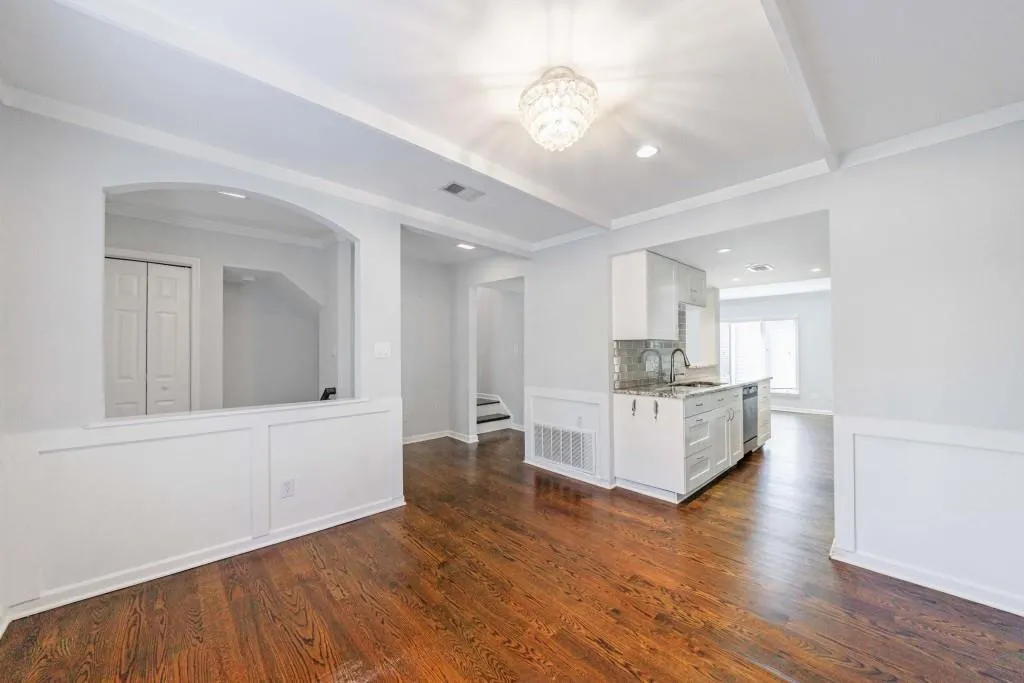 13 Ivy Square Ne, Atlanta, Georgia 30342, 3 Bedrooms Bedrooms, ,3 BathroomsBathrooms,Residential,For Sale,13 Ivy Square Ne,7592131