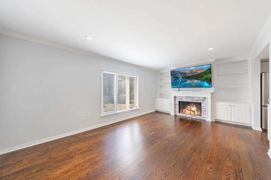 13 Ivy Square Ne, Atlanta, Georgia 30342, 3 Bedrooms Bedrooms, ,3 BathroomsBathrooms,Residential,For Sale,13 Ivy Square Ne,7592131