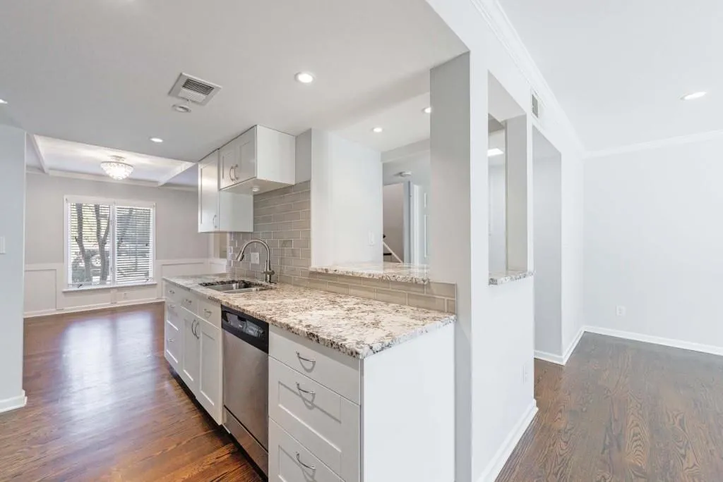 13 Ivy Square Ne, Atlanta, Georgia 30342, 3 Bedrooms Bedrooms, ,3 BathroomsBathrooms,Residential,For Sale,13 Ivy Square Ne,7592131