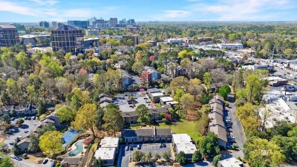 13 Ivy Square Ne, Atlanta, Georgia 30342, 3 Bedrooms Bedrooms, ,3 BathroomsBathrooms,Residential,For Sale,13 Ivy Square Ne,7592131