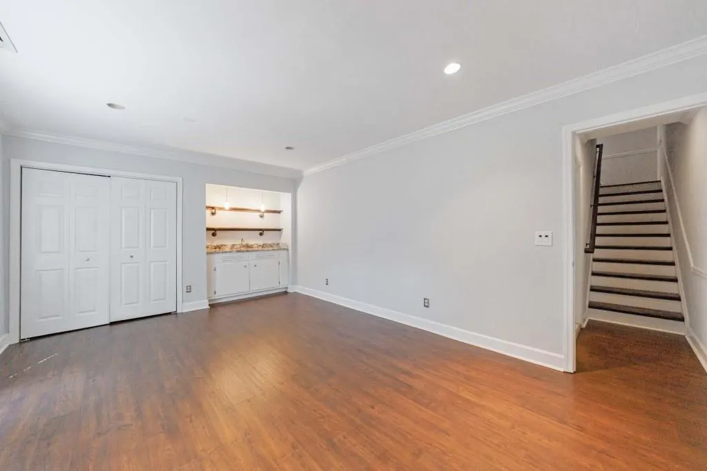 13 Ivy Square Ne, Atlanta, Georgia 30342, 3 Bedrooms Bedrooms, ,3 BathroomsBathrooms,Residential,For Sale,13 Ivy Square Ne,7592131