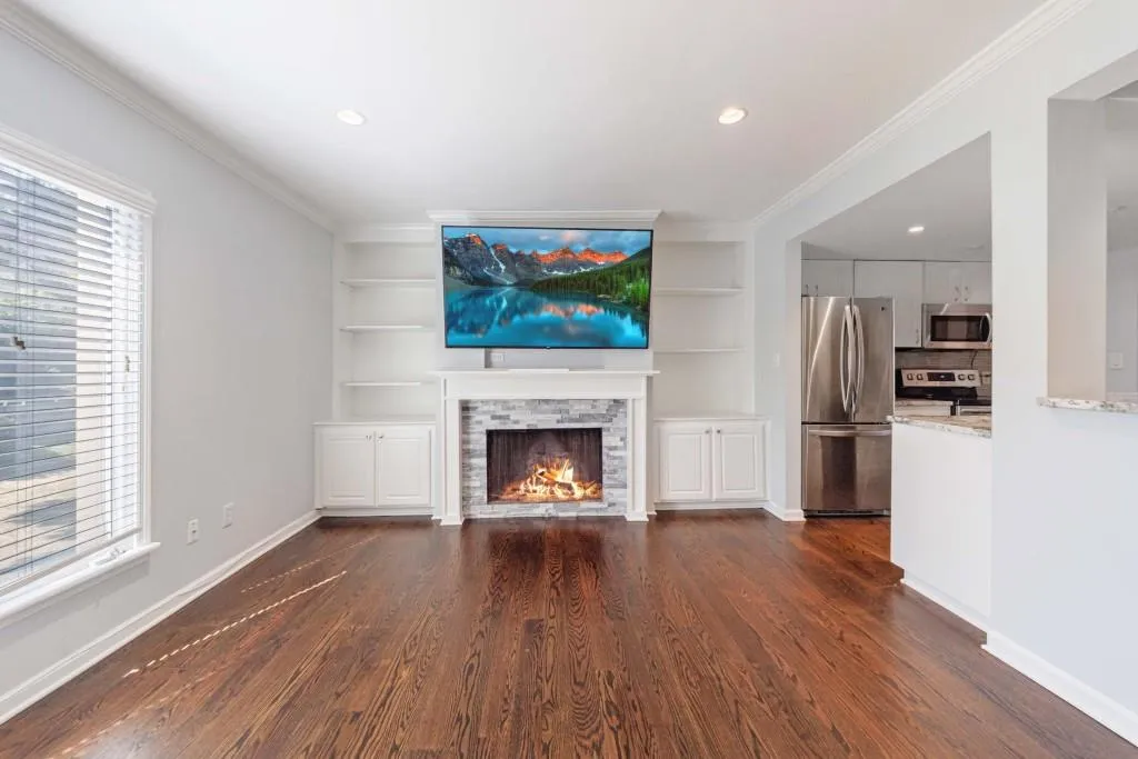 13 Ivy Square Ne, Atlanta, Georgia 30342, 3 Bedrooms Bedrooms, ,3 BathroomsBathrooms,Residential,For Sale,13 Ivy Square Ne,7592131