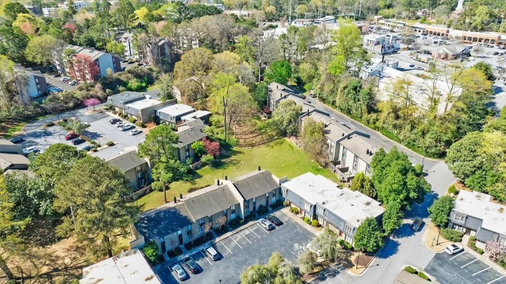 13 Ivy Square Ne, Atlanta, Georgia 30342, 3 Bedrooms Bedrooms, ,3 BathroomsBathrooms,Residential,For Sale,13 Ivy Square Ne,7592131