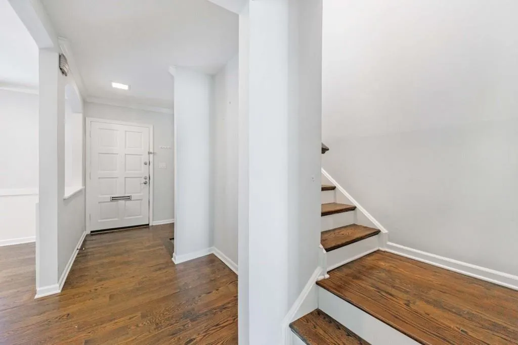 13 Ivy Square Ne, Atlanta, Georgia 30342, 3 Bedrooms Bedrooms, ,3 BathroomsBathrooms,Residential,For Sale,13 Ivy Square Ne,7592131