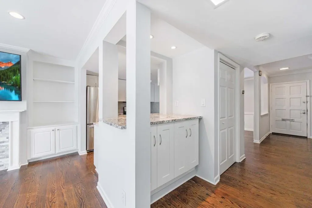 13 Ivy Square Ne, Atlanta, Georgia 30342, 3 Bedrooms Bedrooms, ,3 BathroomsBathrooms,Residential,For Sale,13 Ivy Square Ne,7592131
