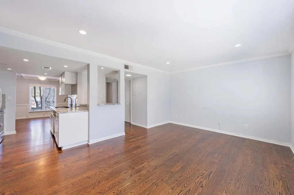 13 Ivy Square Ne, Atlanta, Georgia 30342, 3 Bedrooms Bedrooms, ,3 BathroomsBathrooms,Residential,For Sale,13 Ivy Square Ne,7592131
