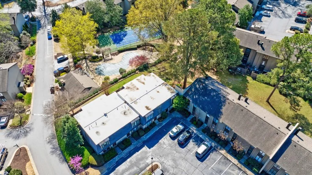 13 Ivy Square Ne, Atlanta, Georgia 30342, 3 Bedrooms Bedrooms, ,3 BathroomsBathrooms,Residential,For Sale,13 Ivy Square Ne,7592131