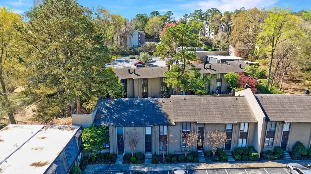 13 Ivy Square Ne, Atlanta, Georgia 30342, 3 Bedrooms Bedrooms, ,3 BathroomsBathrooms,Residential,For Sale,13 Ivy Square Ne,7592131