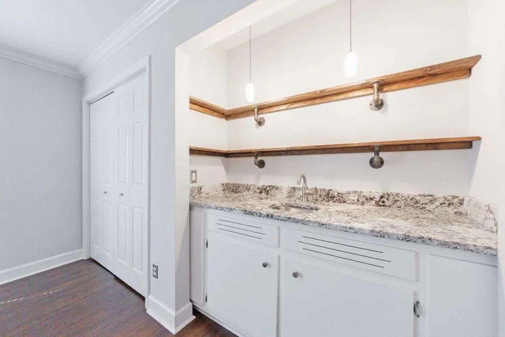 13 Ivy Square Ne, Atlanta, Georgia 30342, 3 Bedrooms Bedrooms, ,3 BathroomsBathrooms,Residential,For Sale,13 Ivy Square Ne,7592131