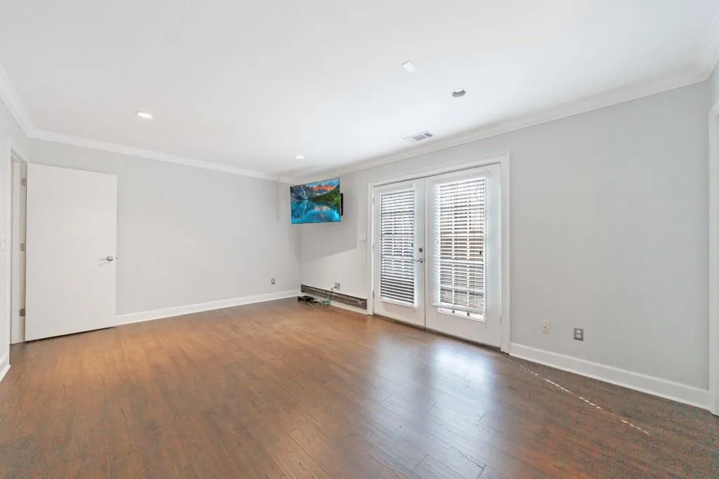 13 Ivy Square Ne, Atlanta, Georgia 30342, 3 Bedrooms Bedrooms, ,3 BathroomsBathrooms,Residential,For Sale,13 Ivy Square Ne,7592131