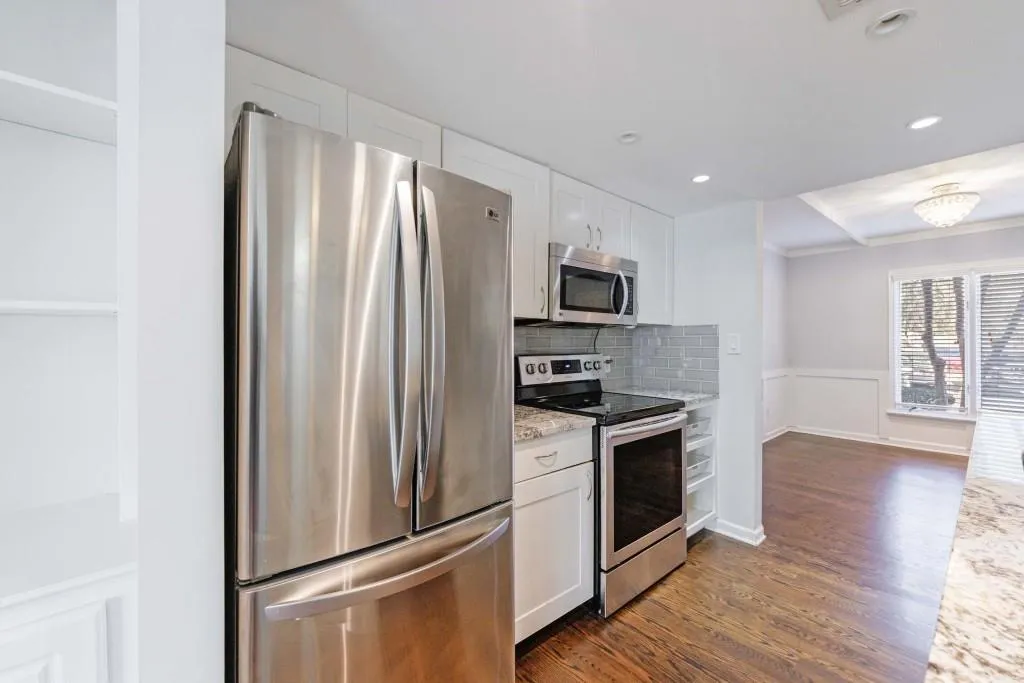 13 Ivy Square Ne, Atlanta, Georgia 30342, 3 Bedrooms Bedrooms, ,3 BathroomsBathrooms,Residential,For Sale,13 Ivy Square Ne,7592131