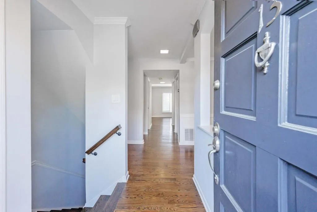 13 Ivy Square Ne, Atlanta, Georgia 30342, 3 Bedrooms Bedrooms, ,3 BathroomsBathrooms,Residential,For Sale,13 Ivy Square Ne,7592131