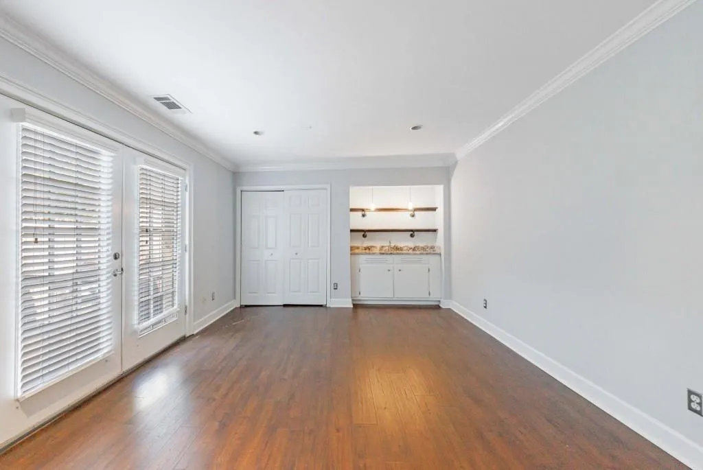 13 Ivy Square Ne, Atlanta, Georgia 30342, 3 Bedrooms Bedrooms, ,3 BathroomsBathrooms,Residential,For Sale,13 Ivy Square Ne,7592131