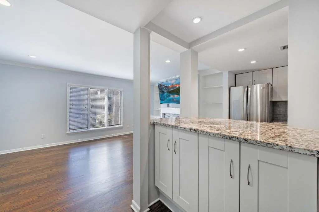 13 Ivy Square Ne, Atlanta, Georgia 30342, 3 Bedrooms Bedrooms, ,3 BathroomsBathrooms,Residential,For Sale,13 Ivy Square Ne,7592131