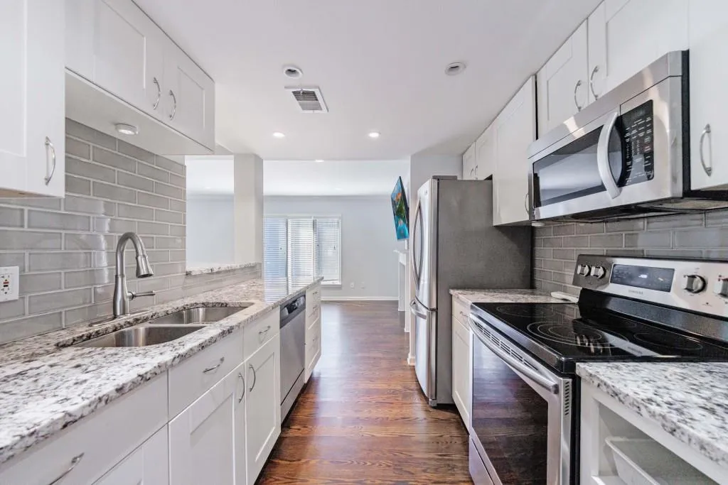 13 Ivy Square Ne, Atlanta, Georgia 30342, 3 Bedrooms Bedrooms, ,3 BathroomsBathrooms,Residential,For Sale,13 Ivy Square Ne,7592131