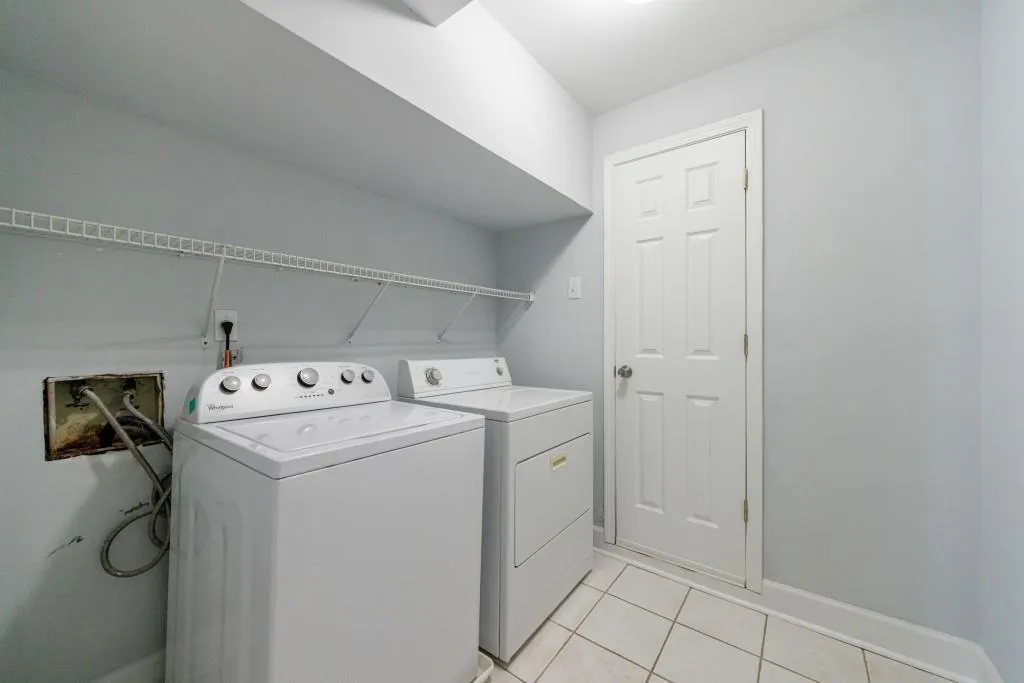 13 Ivy Square Ne, Atlanta, Georgia 30342, 3 Bedrooms Bedrooms, ,3 BathroomsBathrooms,Residential,For Sale,13 Ivy Square Ne,7592131