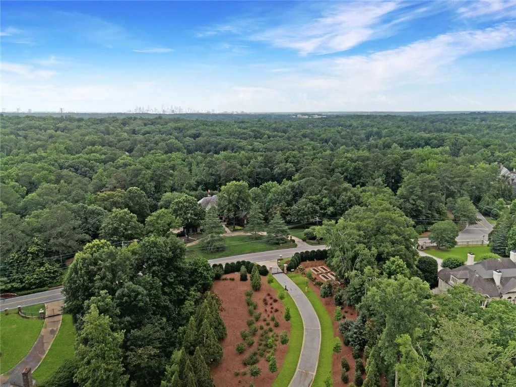 4725 Nw Northside Drive, Sandy Springs, Georgia 30327, 7 Bedrooms Bedrooms, ,8 BathroomsBathrooms,Residential,For Sale,4725 Nw Northside Drive,7608475
