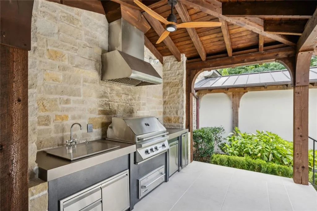Outdoor kitchen