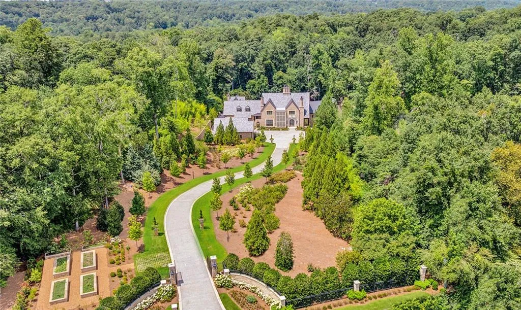 4725 Nw Northside Drive, Sandy Springs, Georgia 30327, 7 Bedrooms Bedrooms, ,10 BathroomsBathrooms,Residential,For Sale,4725 Nw Northside Drive,7608475