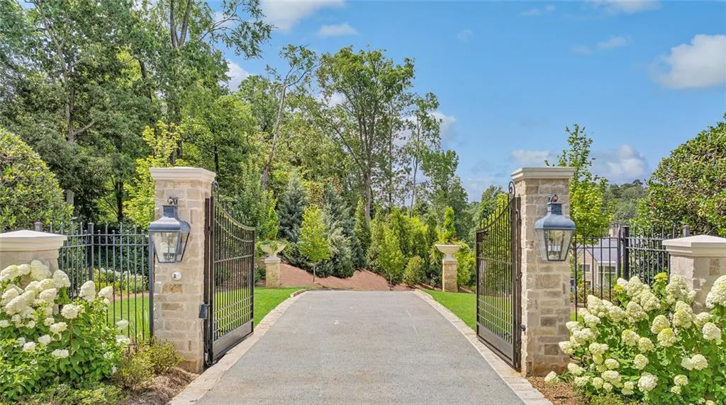4725 Nw Northside Drive, Sandy Springs, Georgia 30327, 7 Bedrooms Bedrooms, ,8 BathroomsBathrooms,Residential,For Sale,4725 Nw Northside Drive,7608475