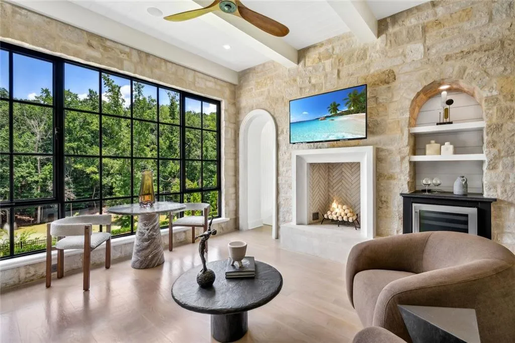 Master sitting room with views of lake