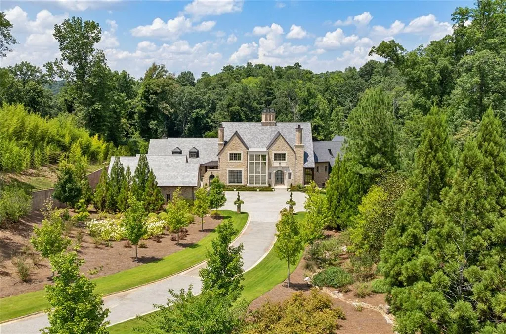 4725 Nw Northside Drive, Sandy Springs, Georgia 30327, 7 Bedrooms Bedrooms, ,8 BathroomsBathrooms,Residential,For Sale,4725 Nw Northside Drive,7608475