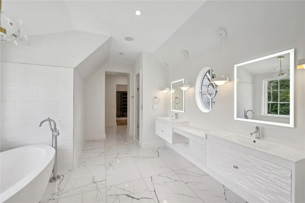 4725 Nw Northside Drive, Sandy Springs, Georgia 30327, 7 Bedrooms Bedrooms, ,10 BathroomsBathrooms,Residential,For Sale,4725 Nw Northside Drive,7608475