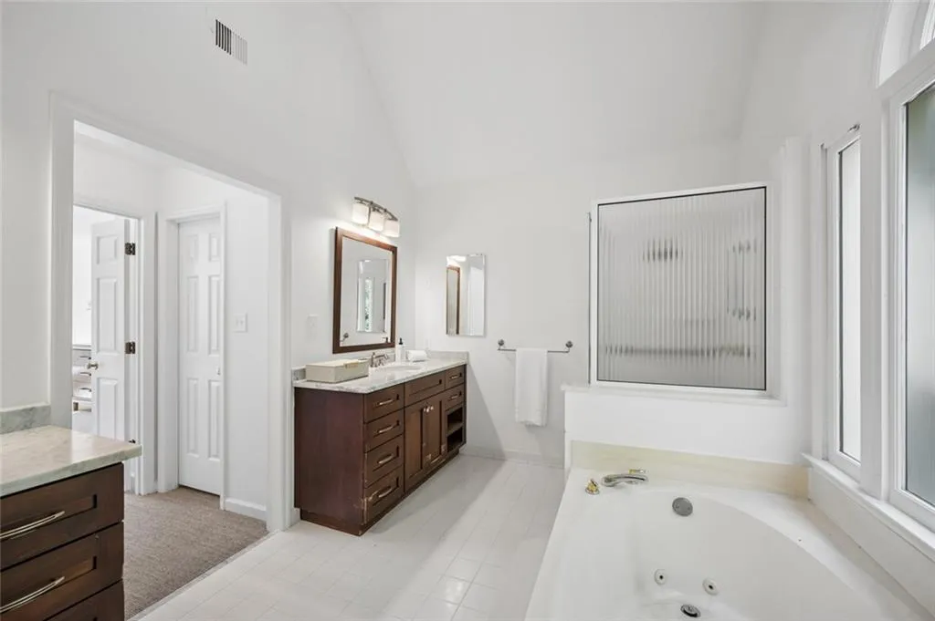576 Pelham Road Ne, Atlanta, Georgia 30324, 5 Bedrooms Bedrooms, 0 ,3 BathroomsBathrooms,Residential,For Sale,576 Pelham Road Ne,7848669