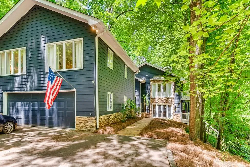 3390 Spalding Drive, Sandy Springs, Georgia 30350, 4 Bedrooms Bedrooms, ,3 BathroomsBathrooms,Residential,Sold,3390 Spalding Drive,6732358