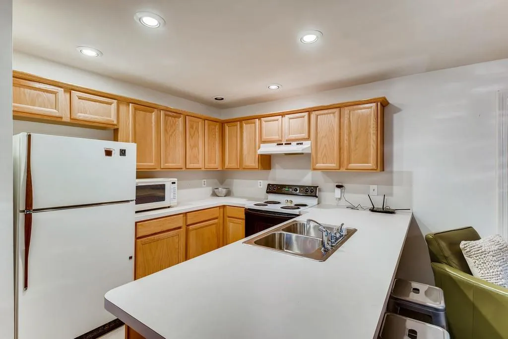 3390 Spalding Drive, Sandy Springs, Georgia 30350, 4 Bedrooms Bedrooms, ,3 BathroomsBathrooms,Residential,Sold,3390 Spalding Drive,6732358