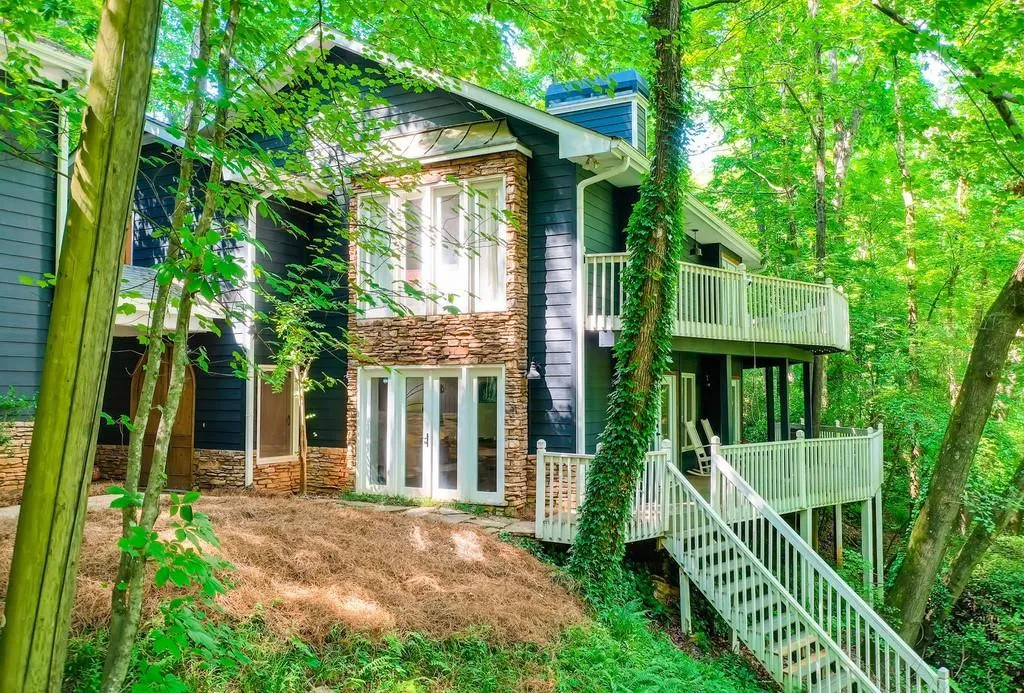 3390 Spalding Drive, Sandy Springs, Georgia 30350, 4 Bedrooms Bedrooms, ,3 BathroomsBathrooms,Residential,Sold,3390 Spalding Drive,6732358