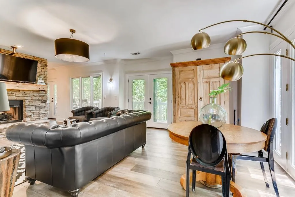 3390 Spalding Drive, Sandy Springs, Georgia 30350, 4 Bedrooms Bedrooms, ,3 BathroomsBathrooms,Residential,Sold,3390 Spalding Drive,6732358