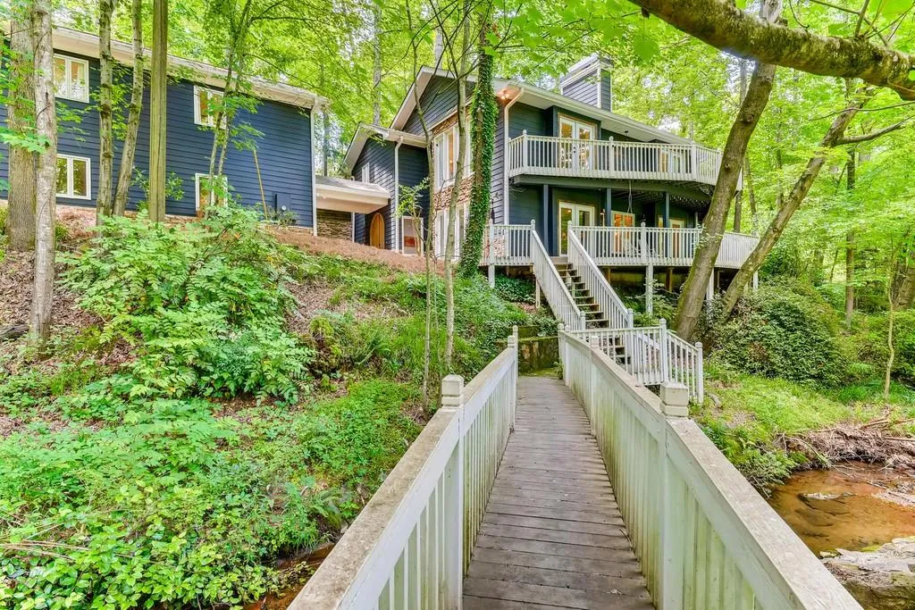 3390 Spalding Drive, Sandy Springs, Georgia 30350, 4 Bedrooms Bedrooms, ,3 BathroomsBathrooms,Residential,Sold,3390 Spalding Drive,6732358