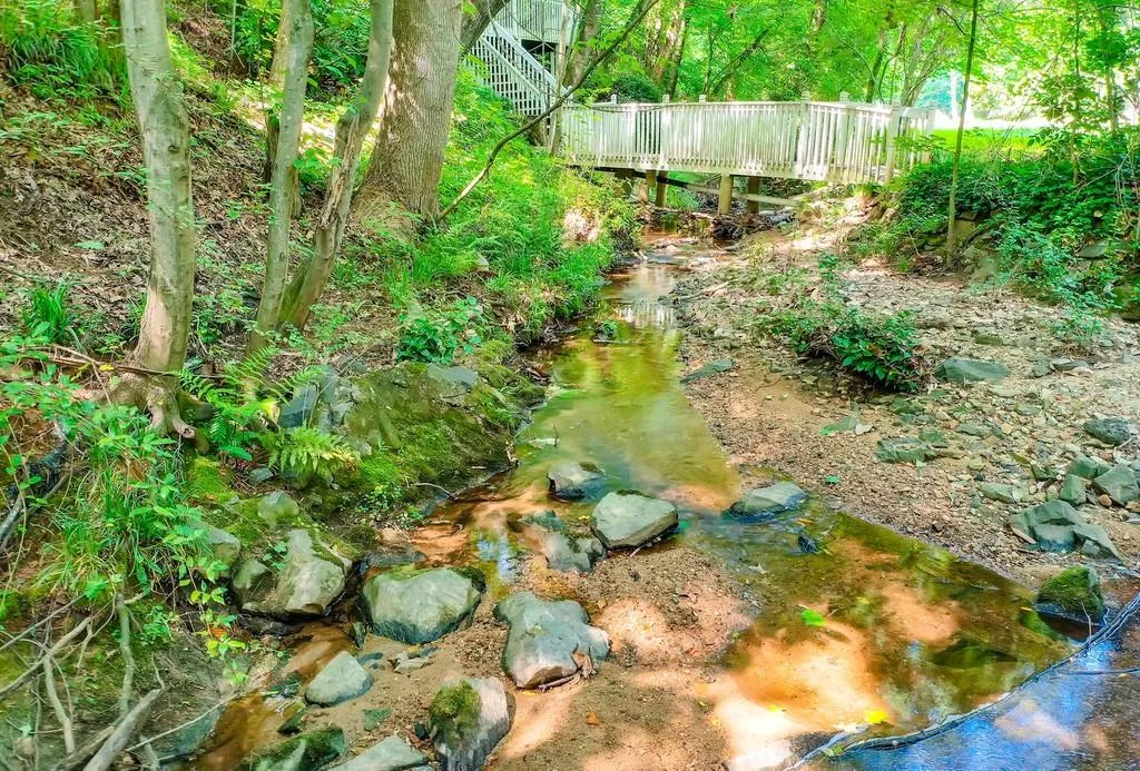 3390 Spalding Drive, Sandy Springs, Georgia 30350, 4 Bedrooms Bedrooms, ,3 BathroomsBathrooms,Residential,Sold,3390 Spalding Drive,6732358