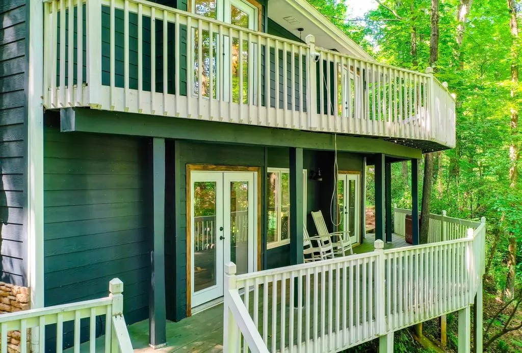 3390 Spalding Drive, Sandy Springs, Georgia 30350, 4 Bedrooms Bedrooms, ,3 BathroomsBathrooms,Residential,Sold,3390 Spalding Drive,6732358