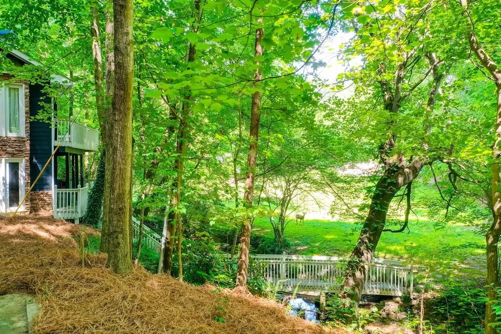 3390 Spalding Drive, Sandy Springs, Georgia 30350, 4 Bedrooms Bedrooms, ,3 BathroomsBathrooms,Residential,Sold,3390 Spalding Drive,6732358